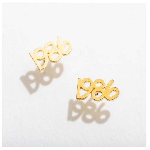 NWT Larissa Loden 80’s Babies gold stud earring - 1986 - Picture 3 of 4